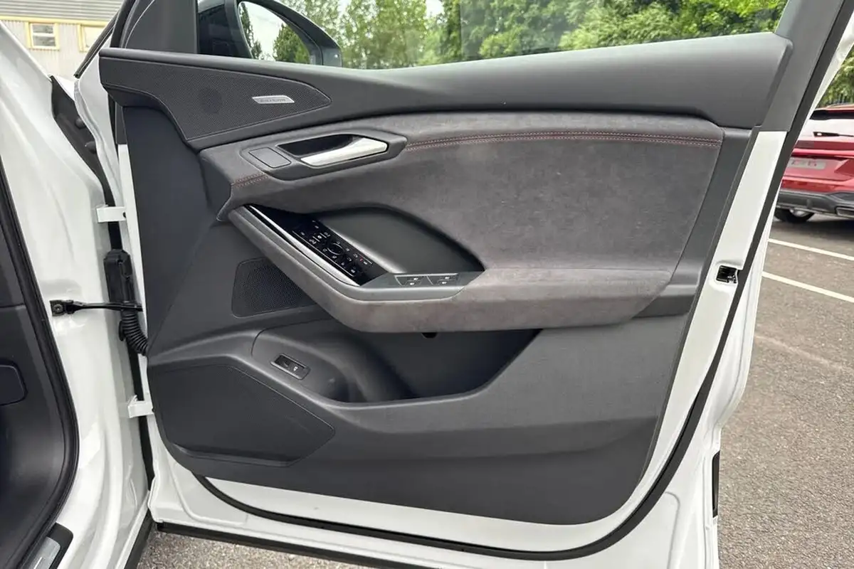 2025-audi-q6-e-tron-e-edition-1-326ps-performance-suv-auto-big-47