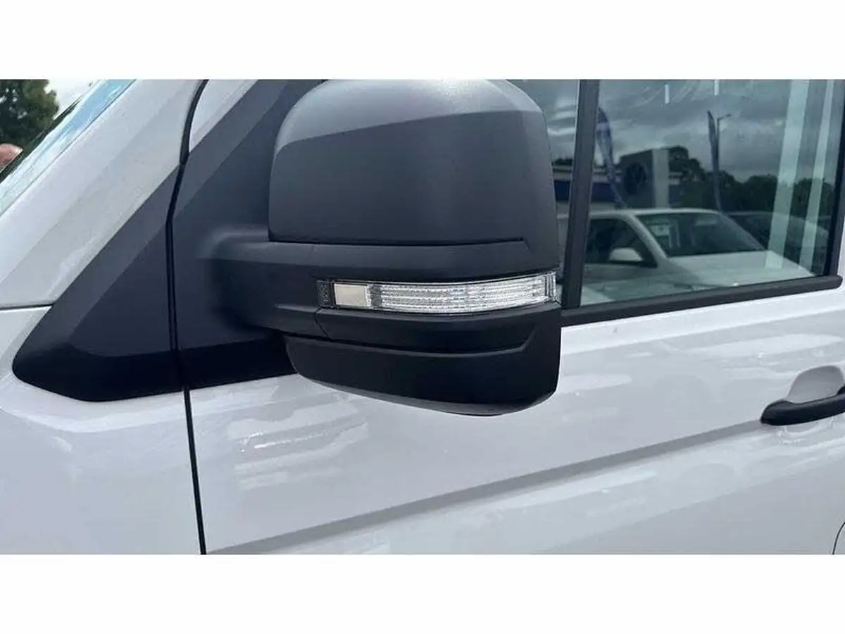 2025-volkswagen-crafter-20tdi-cr35-mwb-commerce-140pseu6d-panel-van-big-8