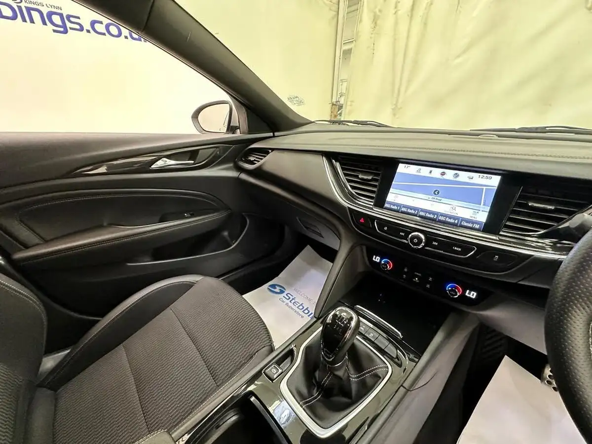 2017-vauxhall-insignia-grand-sport-15-turbo-sri-vx-line-nav-big-15