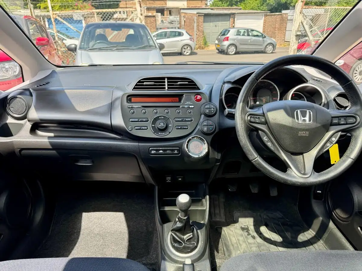 2014-honda-jazz-14-ex-big-15