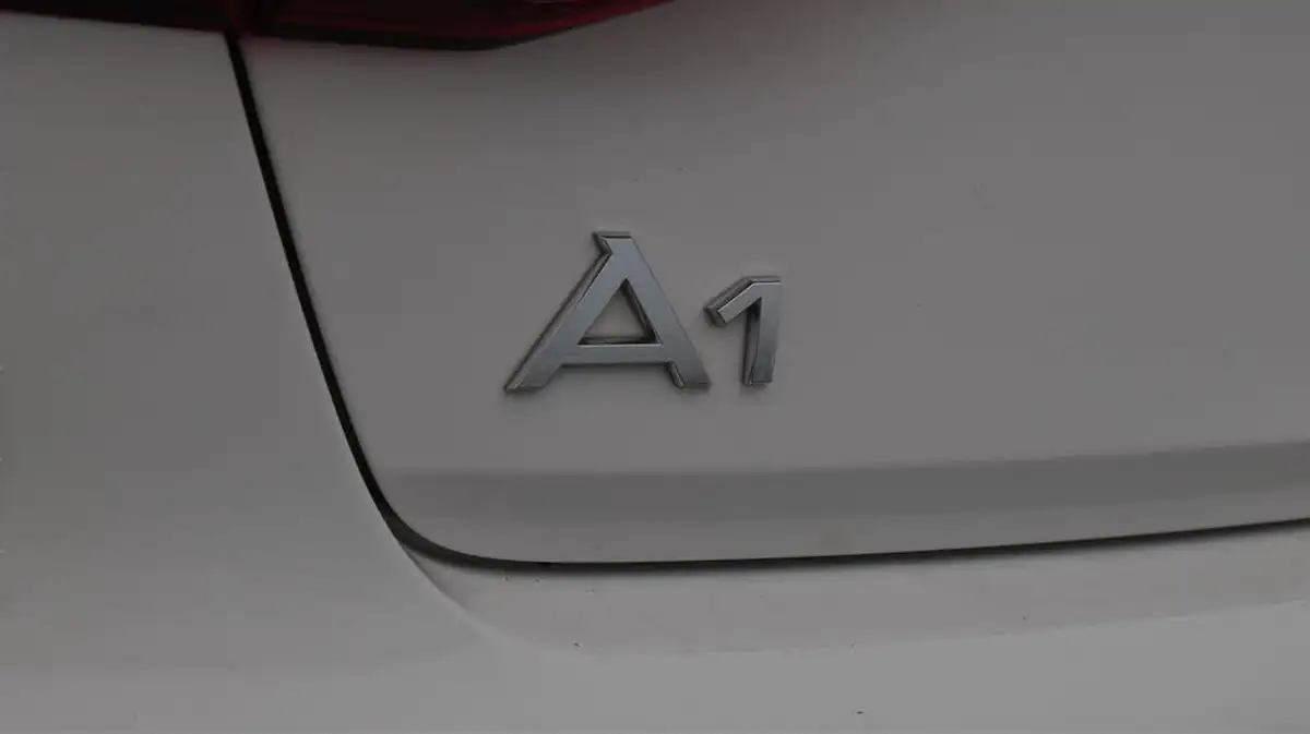 2022-audi-a1-10-25-tfsi-technik-big-20