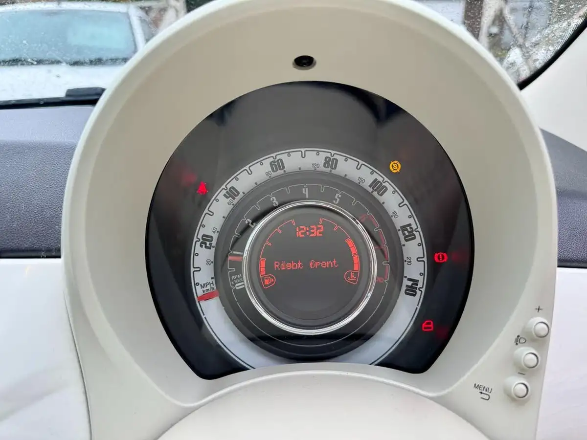 2016-fiat-500-12-lounge-big-32