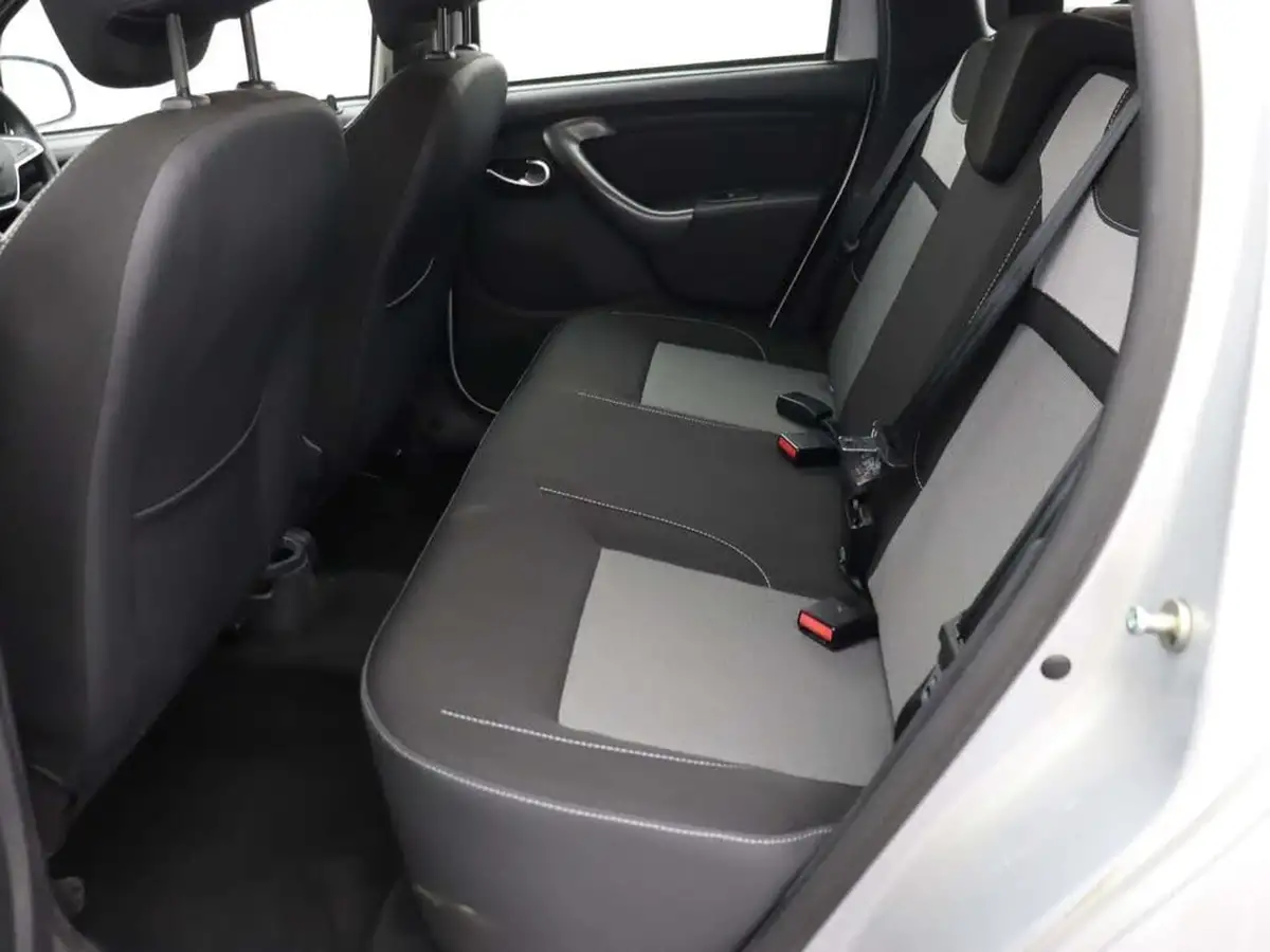 2017-dacia-duster-15dci-laureate-110bhp-ss-station-wagon-5d-auto-big-14