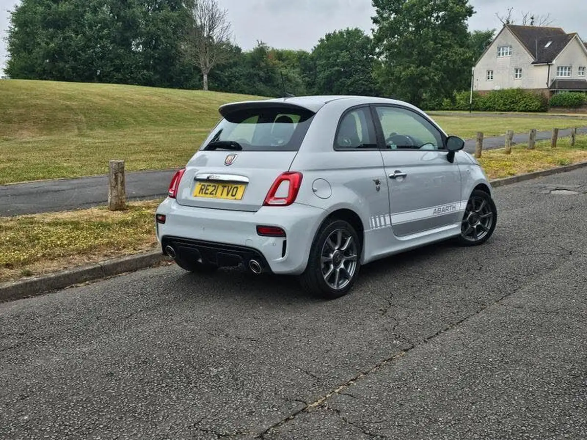 2021-abarth-595-14-tjet-big-3