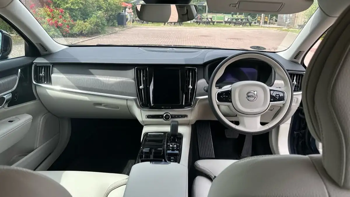 2025-volvo-v90-20-t6-plus-345bhp-dark-big-4