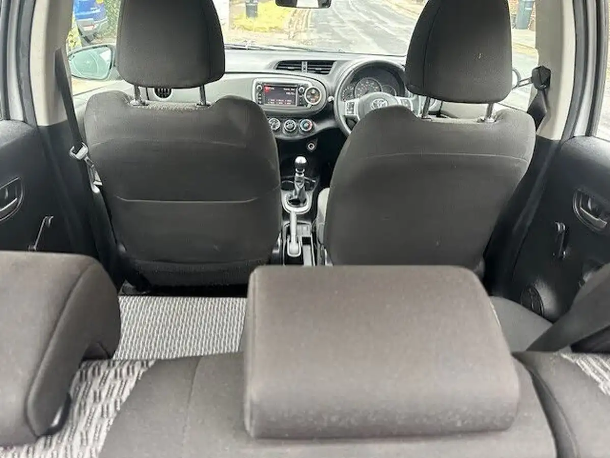 2013-toyota-yaris-133-tr-vvt-i-5d-big-15