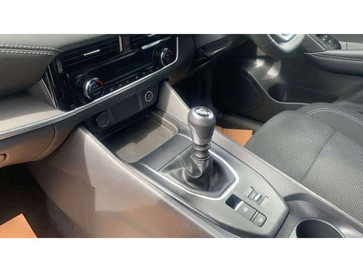 2023-nissan-qashqai-13-dig-t-acenta-premium-140ps-big-12
