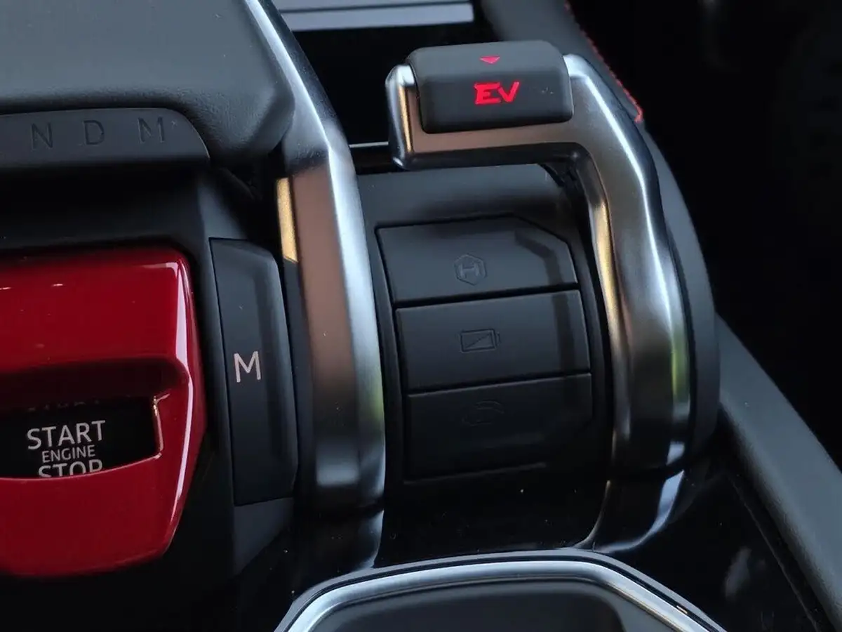 2025-lamborghini-urus-40-no-trim-big-21