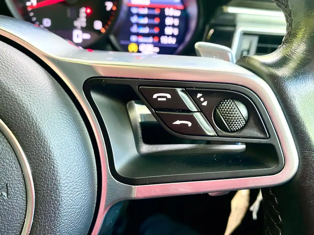 2016-porsche-macan-20-big-33