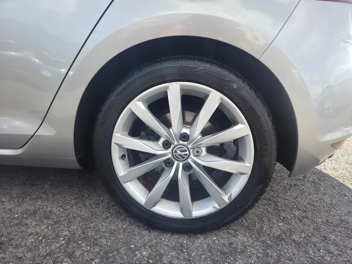 2013-volkswagen-golf-20tdi-gt-ss-hatchback-5d-big-27