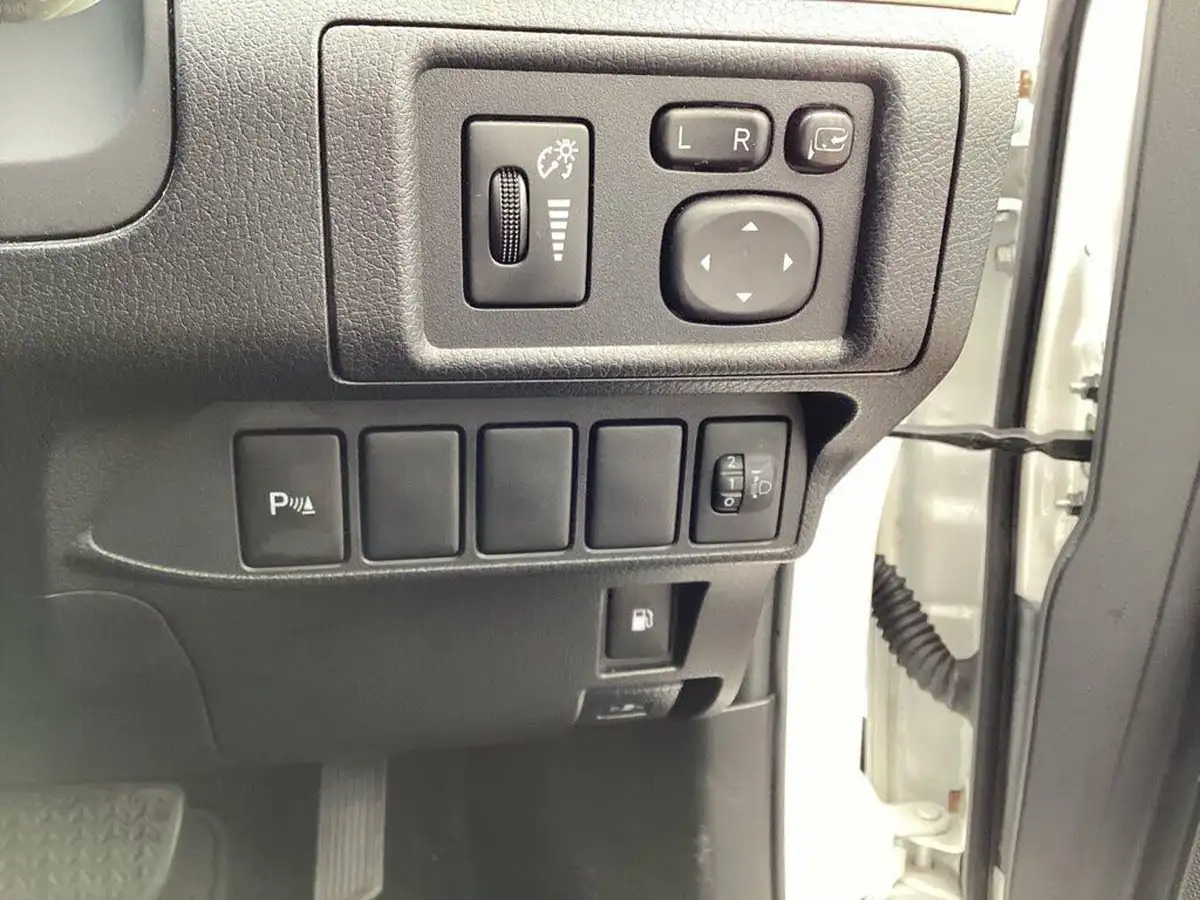 2015-lexus-ct-200h-18-advance-plus-big-31