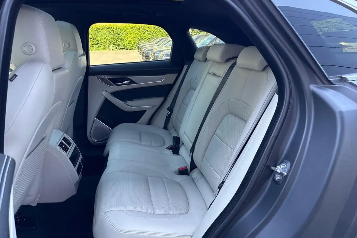 2022-jaguar-f-pace-20-p250-r-dynamic-se-big-50