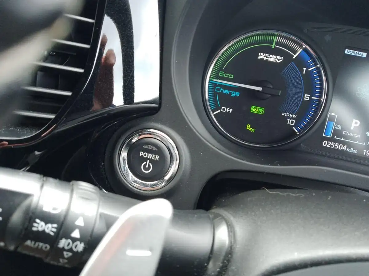 2019-mitsubishi-outlander-24-dynamic-phev-big-20