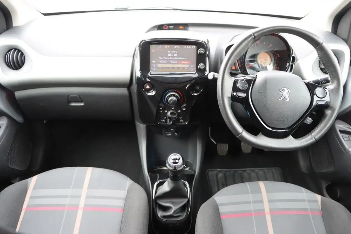 2015-peugeot-108-12-allure-vti-puretech-hatchback-5d-big-18