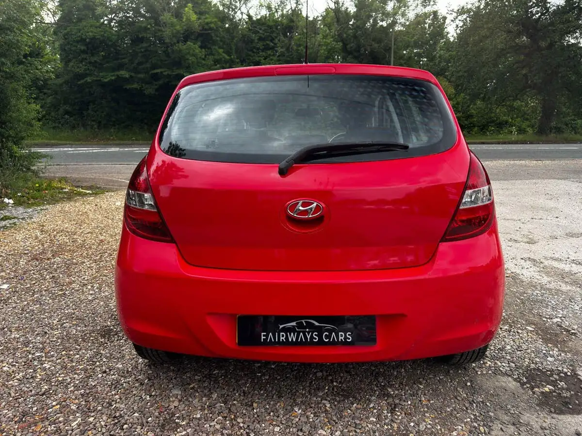 2011-hyundai-i20-14-comfort-5d-auto-big-1