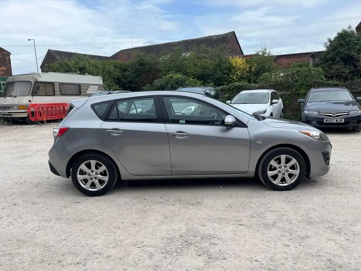 2011-mazda-mazda3-16td-ts2-nav-big-4