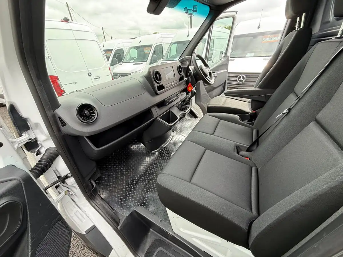 2020-mercedes-benz-sprinter-20cdi-315-l1h1-progressive-big-24