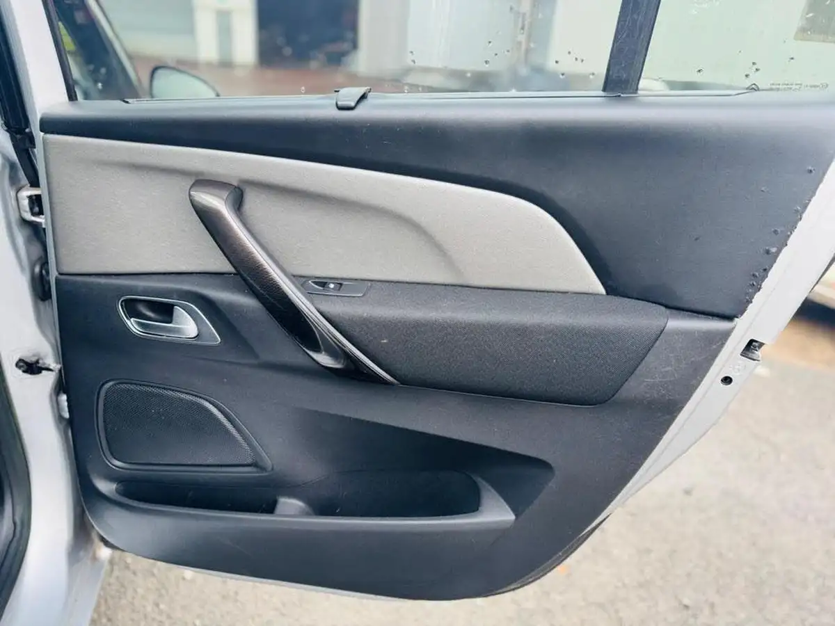 2014-citroen-grand-c4-picasso-16e-hdi-exclusive-big-38
