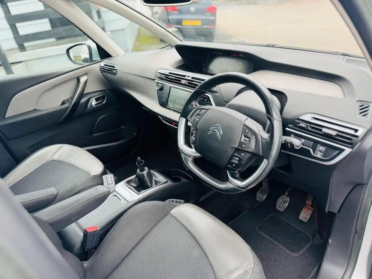 2014-citroen-grand-c4-picasso-16e-hdi-exclusive-big-14