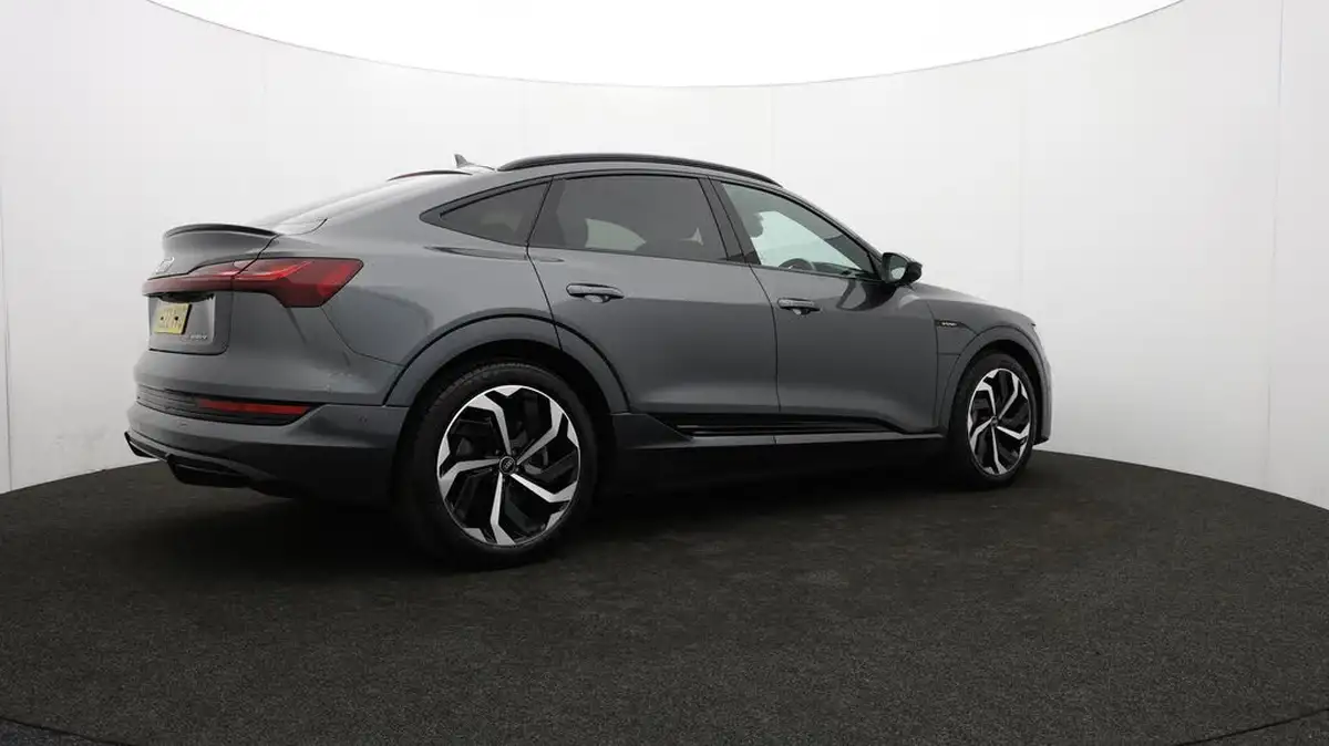 2022-audi-e-tron-50e-black-edition-sportback-big-15