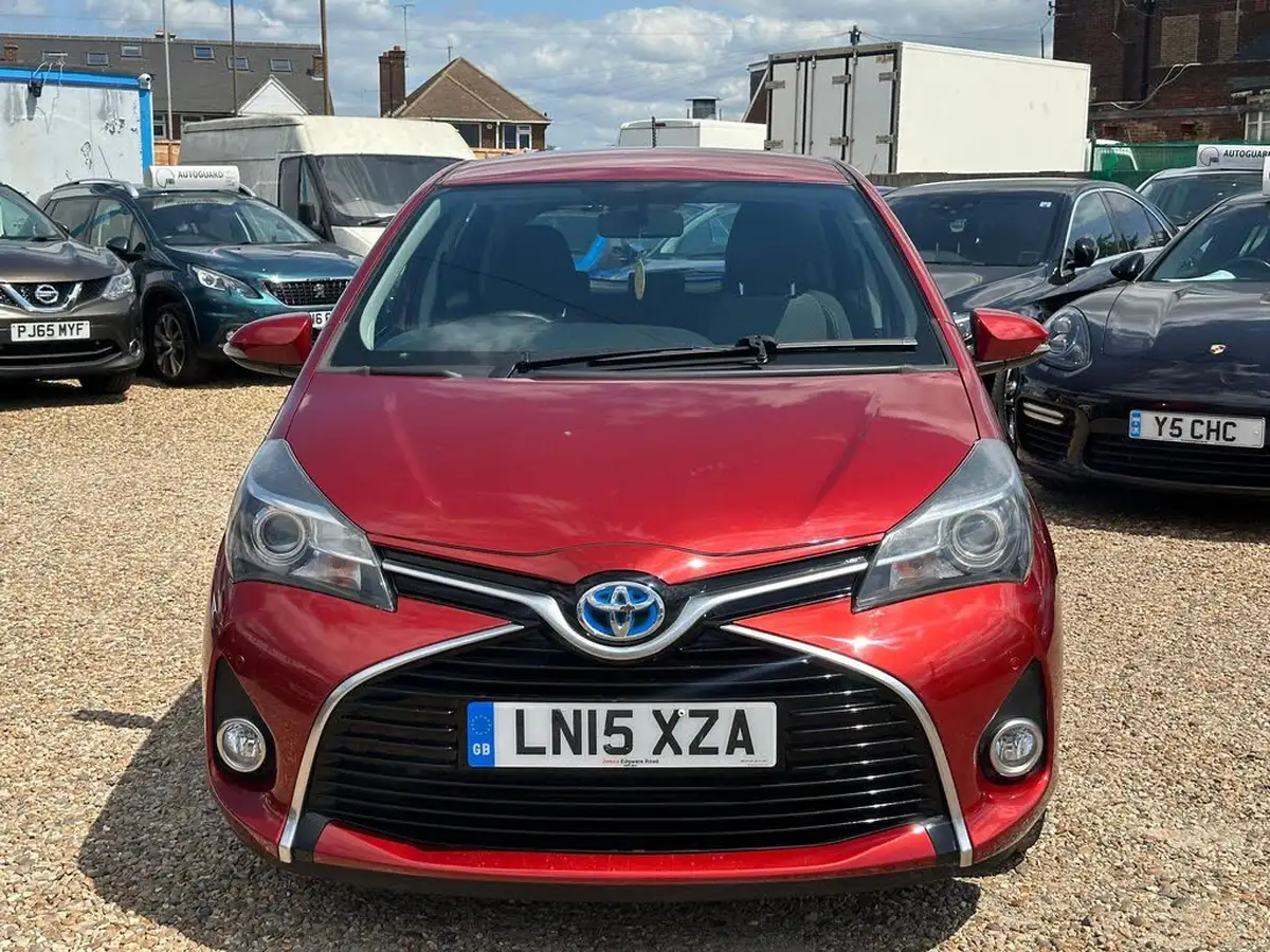 2015-toyota-yaris-15-vvt-i-icon-hybrid-big-1