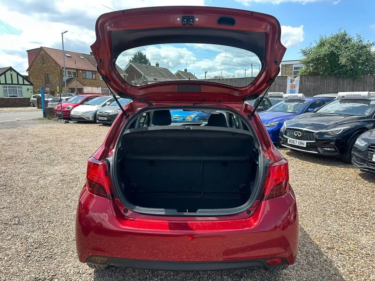 2015-toyota-yaris-15-vvt-i-icon-hybrid-big-29