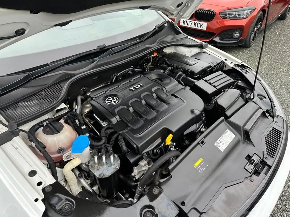 2015-volkswagen-scirocco-20tdi-r-line-184ps-big-58