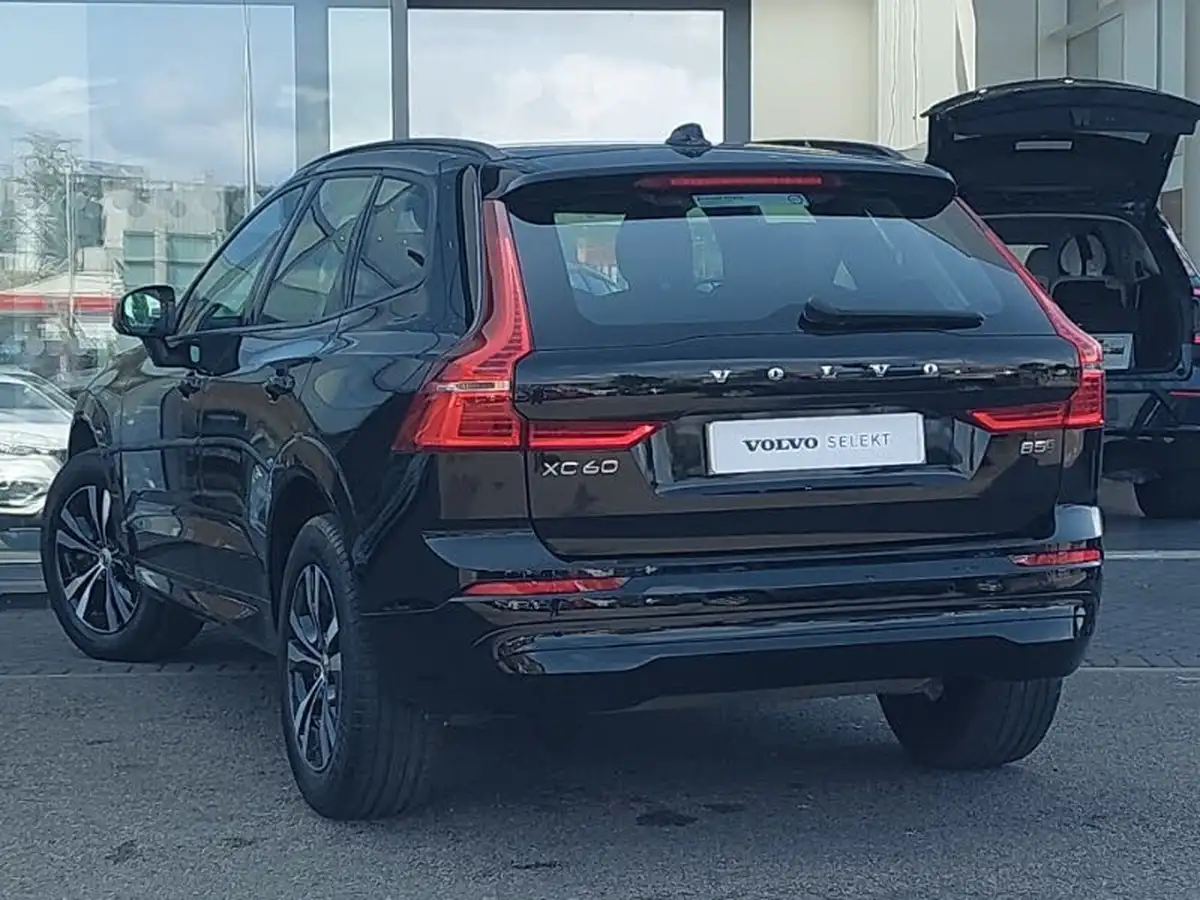 2023-volvo-xc60-20-b5-core-big-1