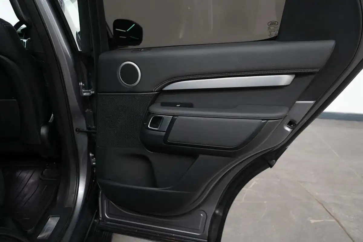 2021-land-rover-discovery-30-d300-r-dynamic-hse-big-23