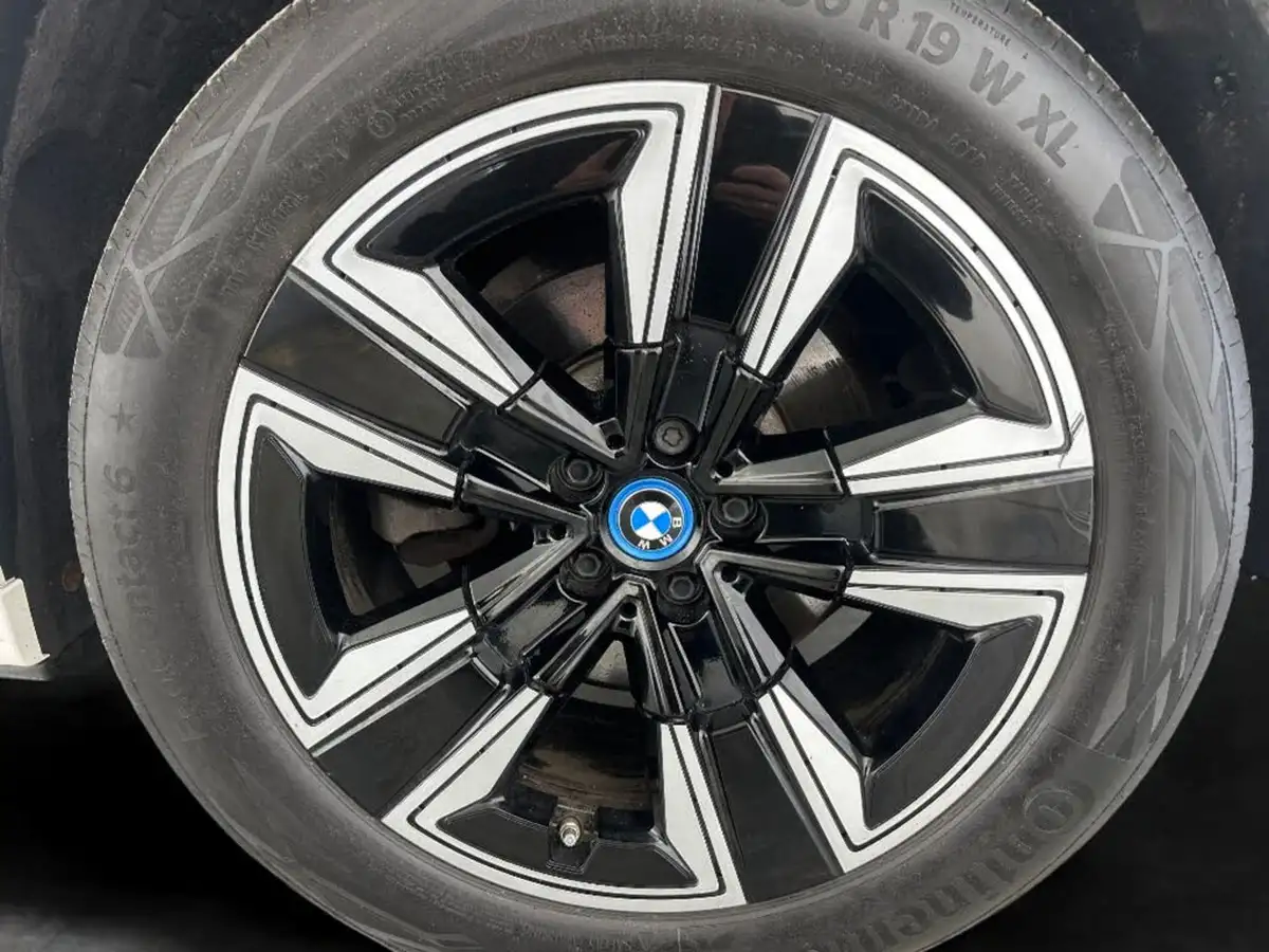 2021-bmw-ix3-e-m-sport-big-12