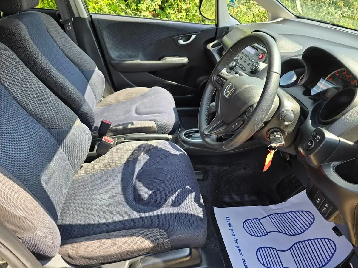 2013-honda-jazz-14-es-plus-cvt-big-34