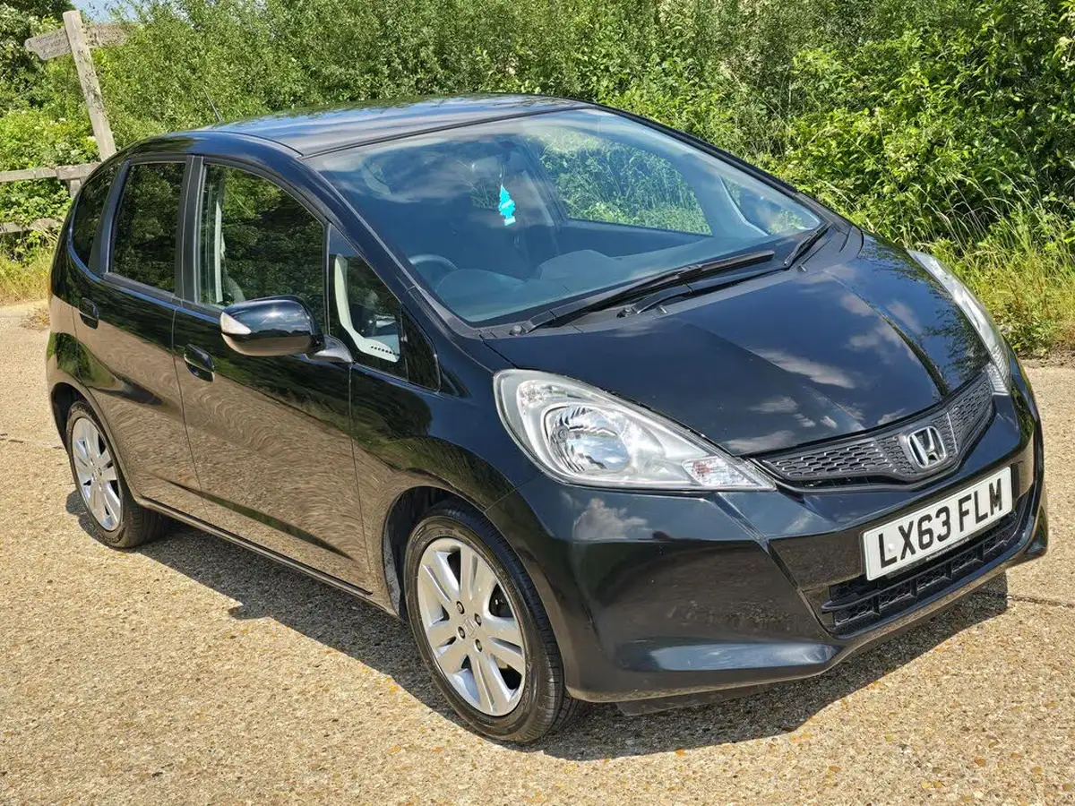 2013-honda-jazz-14-es-plus-cvt-big-10