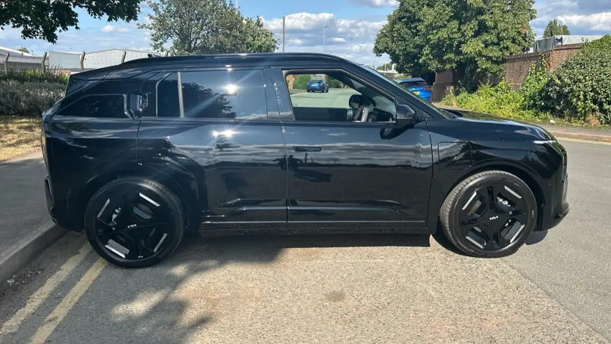 2025-kia-ev3-e-gt-line-s-big-30