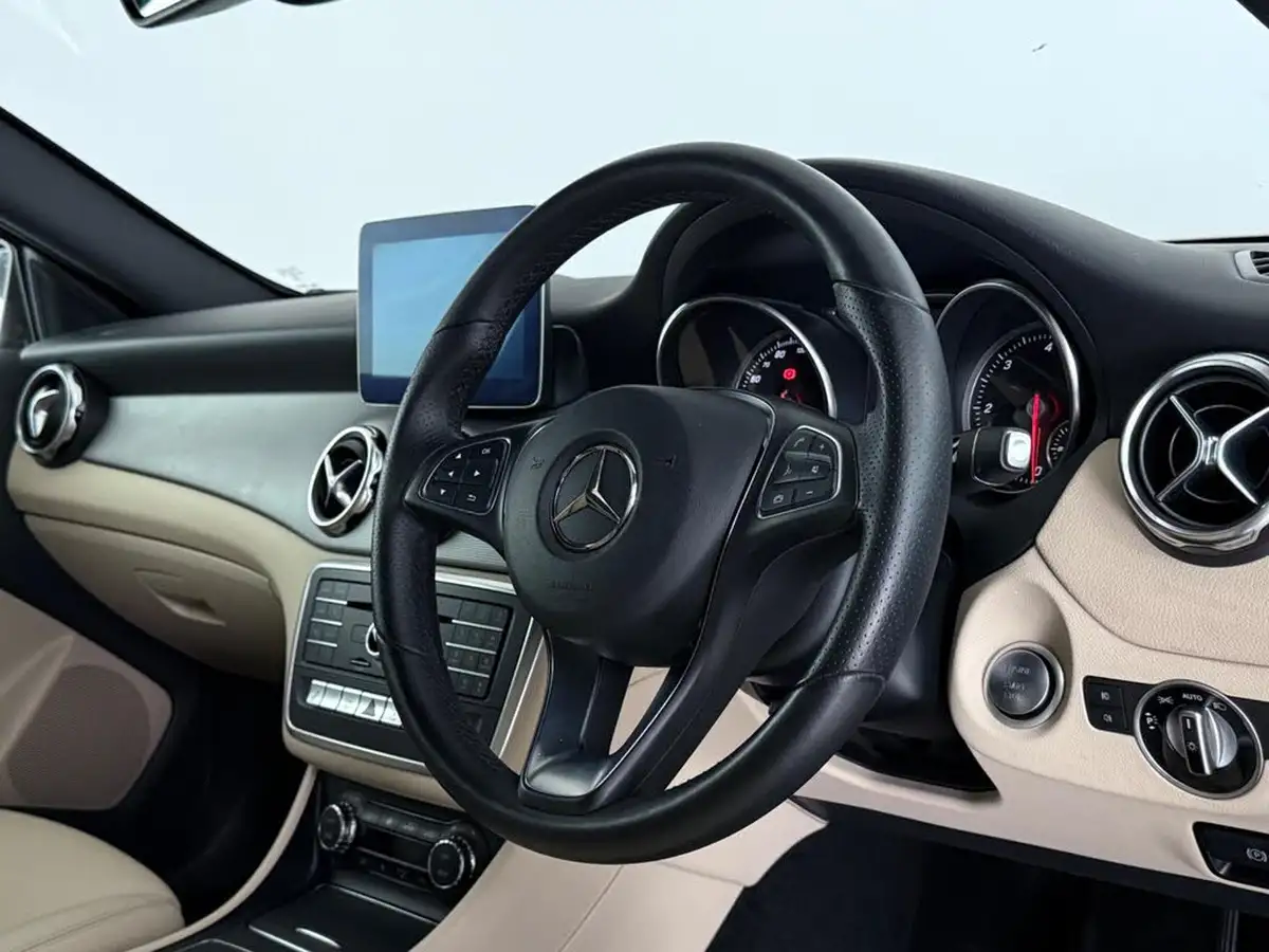 2017-mercedes-benz-gla-class-21d-gla-200d-sport-premiumss-7g-dct-big-19