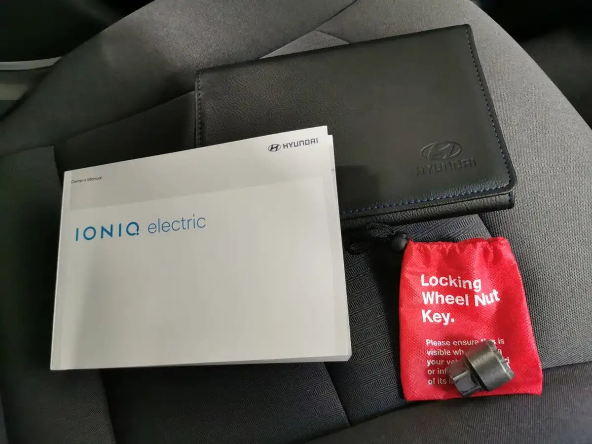 2021-hyundai-ioniq-e-premium-electric-100kw-big-38