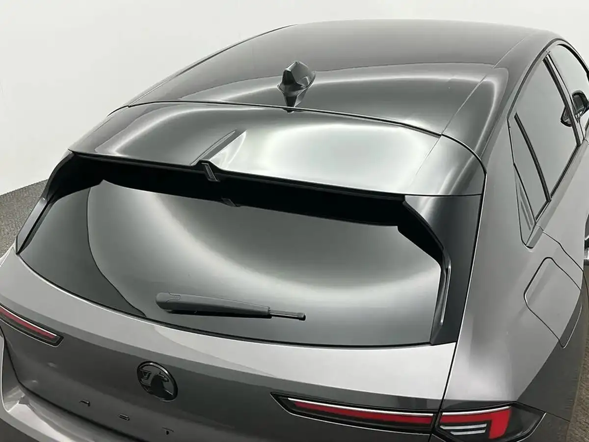 2022-vauxhall-astra-12-turbo-gs-line-hatchback-big-27