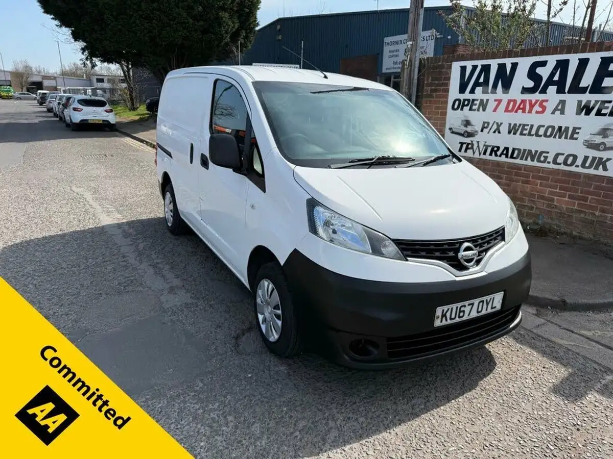 2017-nissan-nv200-15td-acenta-110bhp-eu6-panel-van-big-0