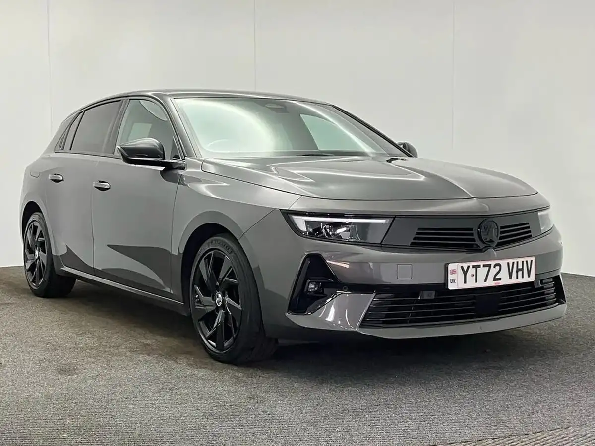 2022-vauxhall-astra-12-turbo-gs-line-hatchback-big-55