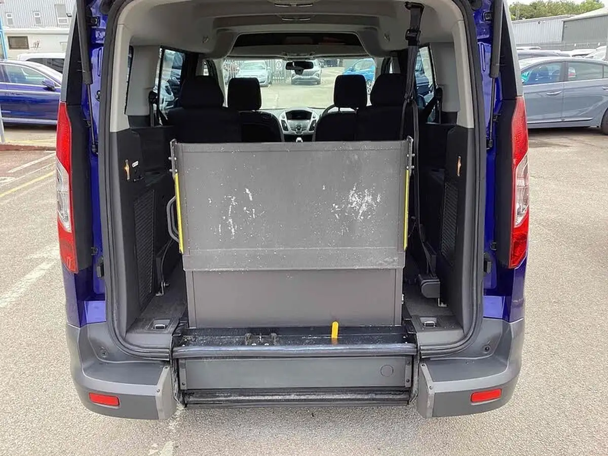2018-ford-grand-tourneo-connect-15tdci-zetec-120ps-ss-1499cc-powershift-big-11