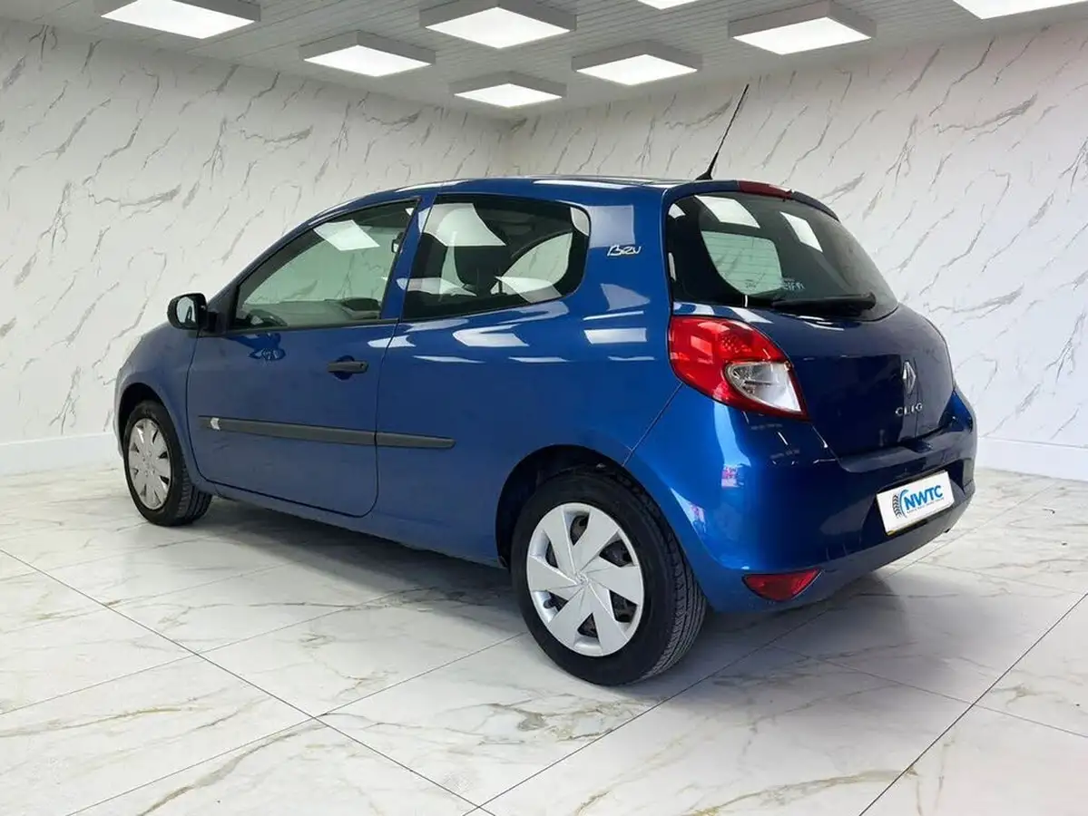 2011-renault-clio-12-bizu-16v-hatchback-3d-big-5