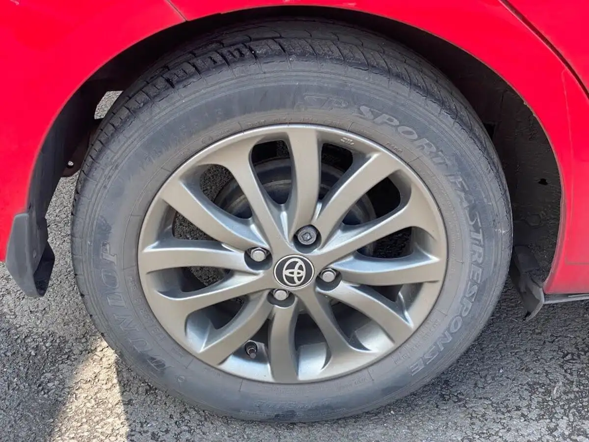 2017-toyota-yaris-133-icon-5d-big-25