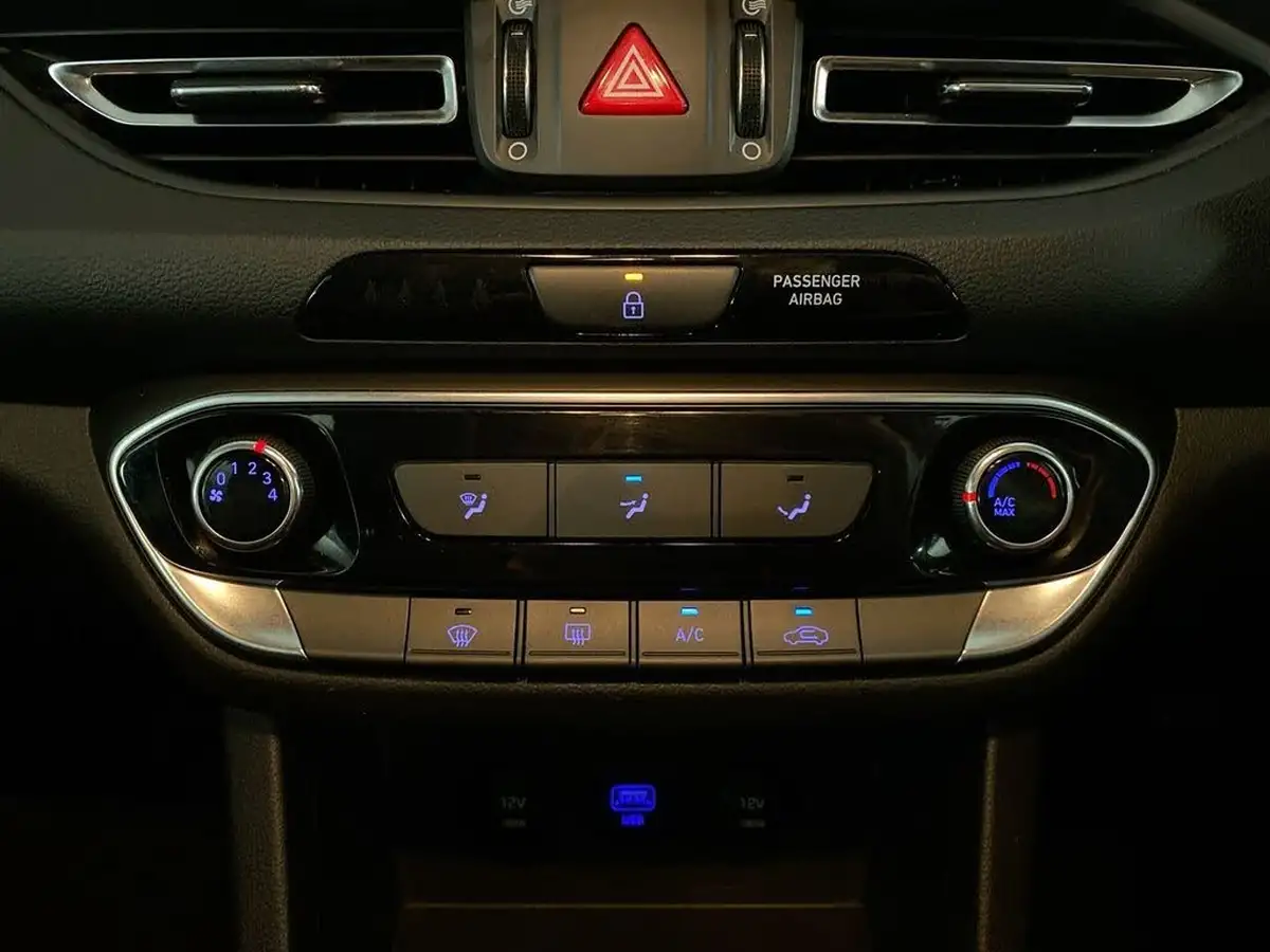 2023-hyundai-i30-10-t-gdi-se-connect-hatchback-dct-big-38