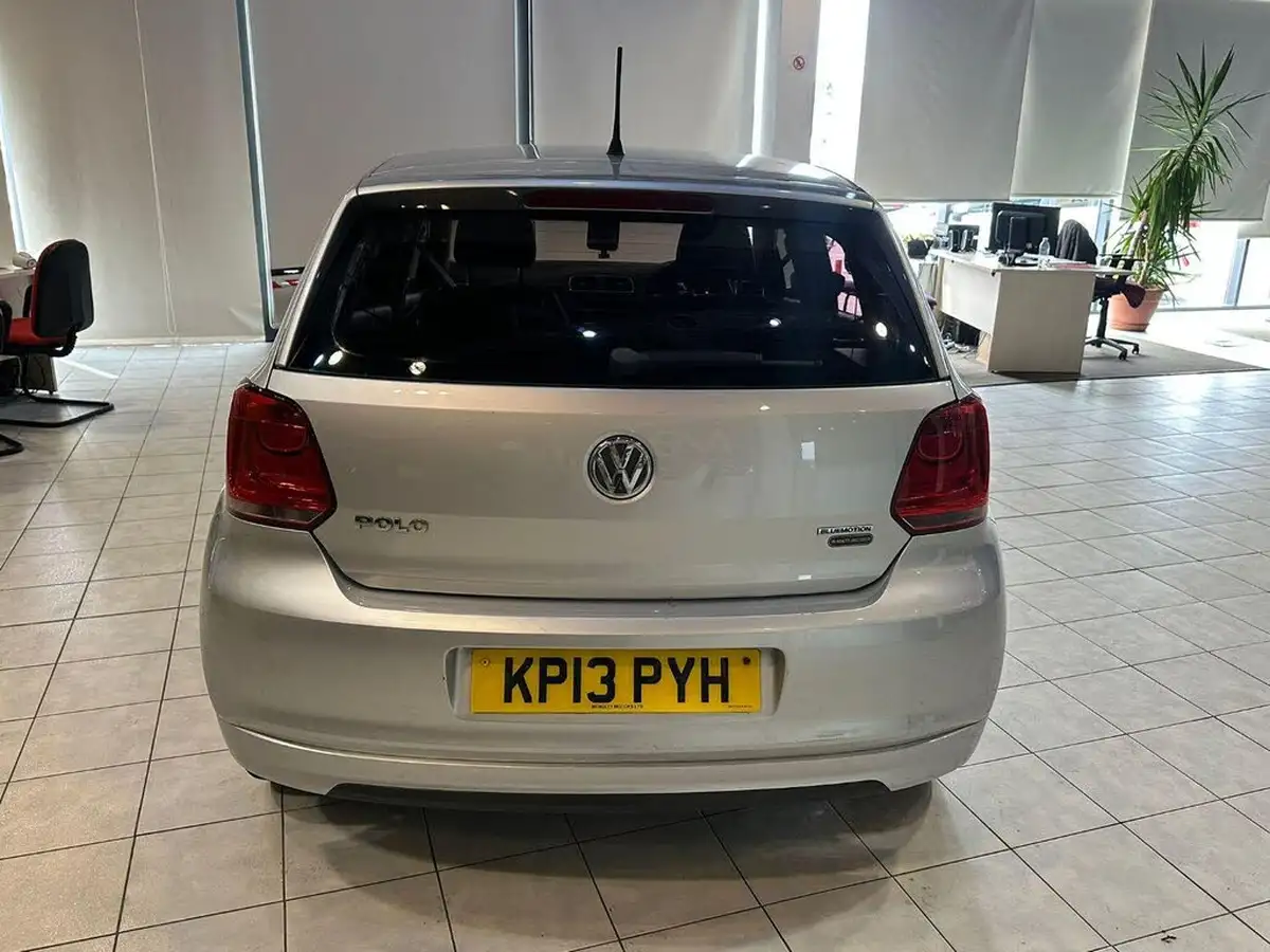 2013-volkswagen-polo-12td-blue-motion-bluemotion-tech-5d-big-11