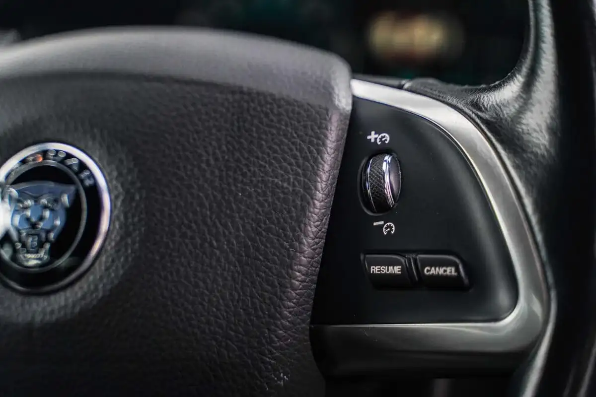 2015-jaguar-xf-22td-r-sport-black-saloon-4d-big-44