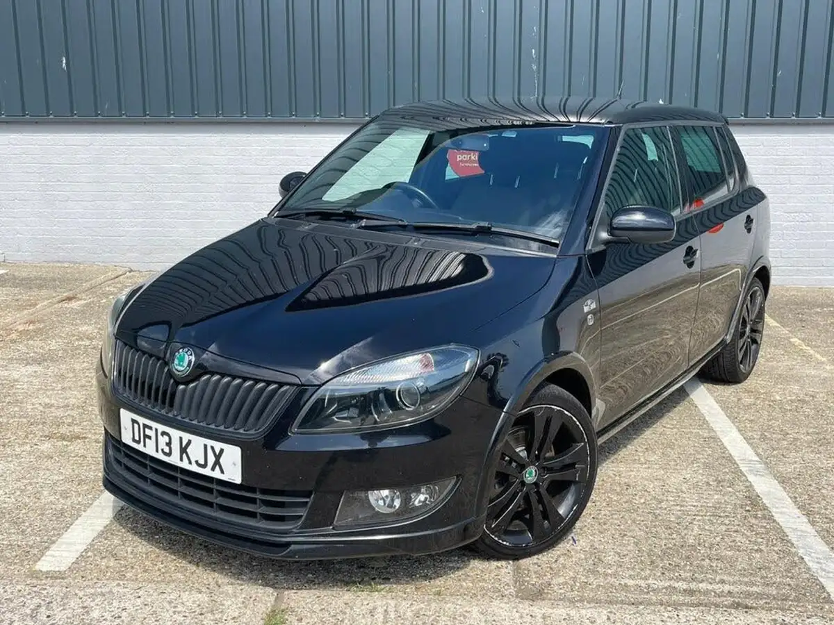 2013-skoda-fabia-16td-monte-carlo-big-32