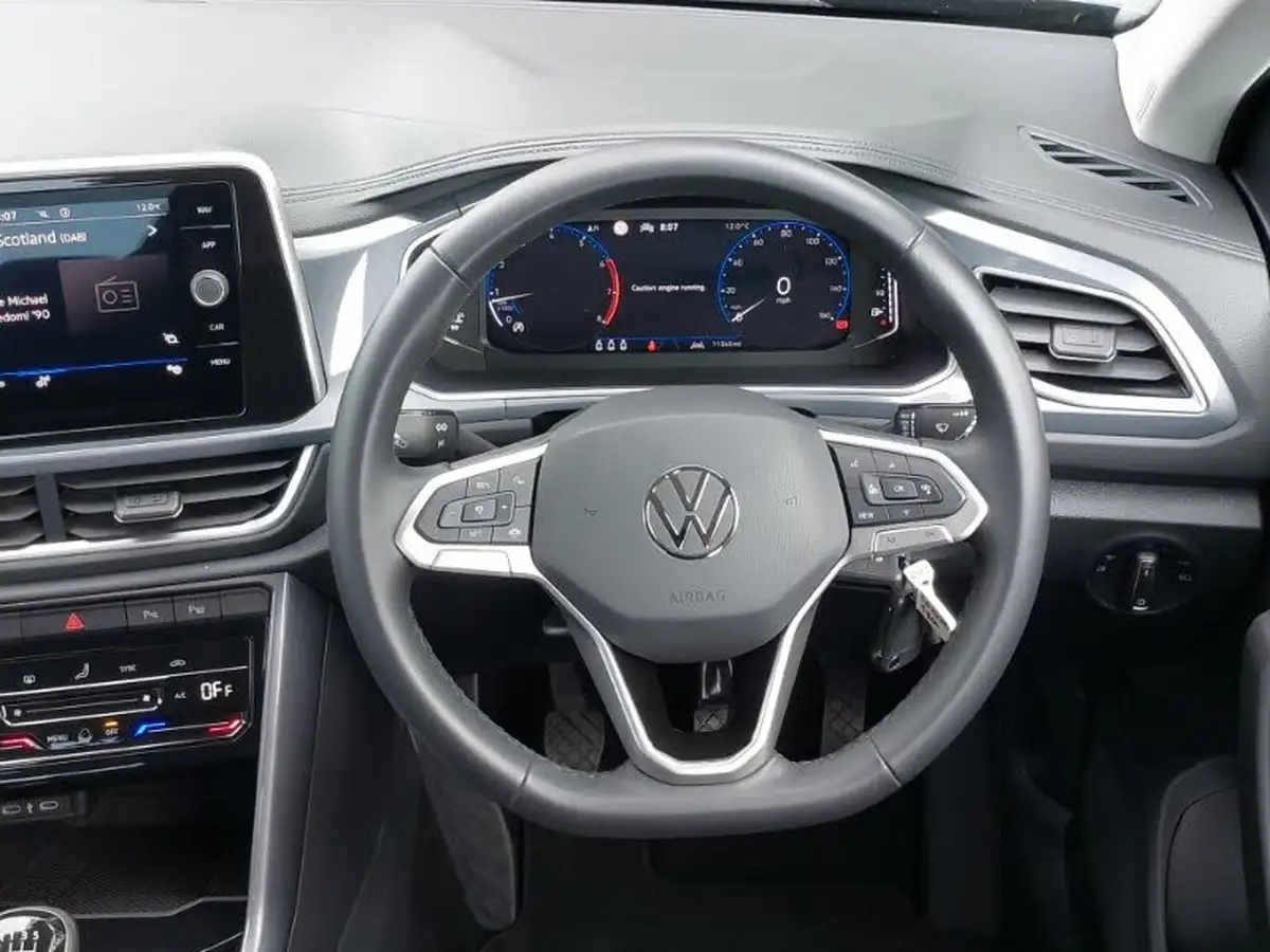 2024-volkswagen-t-roc-15-tsi-style-hatchback-5d-big-6