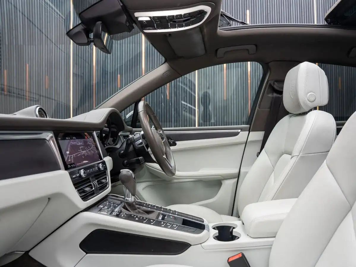 2021-porsche-macan-20-245ps-big-33