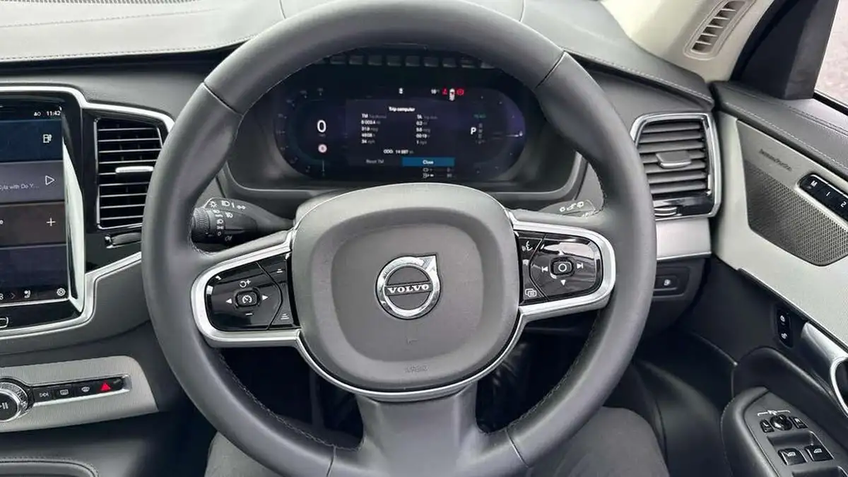 2024-volvo-xc90-20-t8-plus-big-9