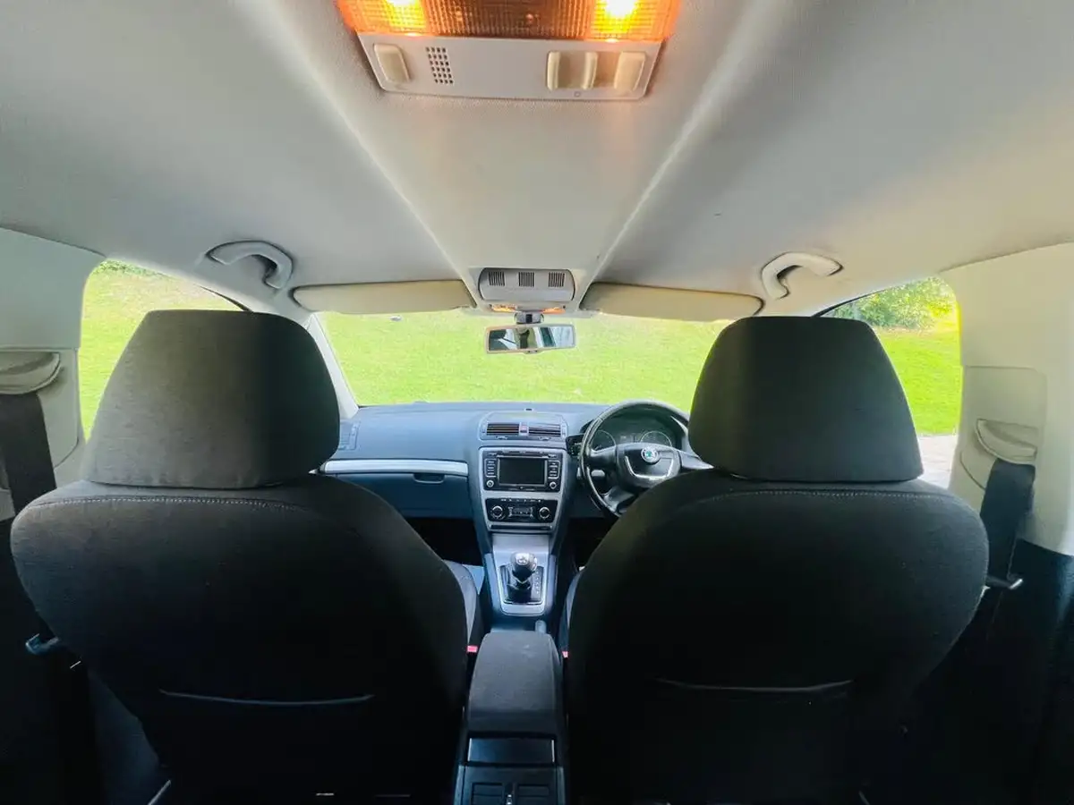 2012-skoda-octavia-16td-elegance-105ps-estate-dsg-big-46