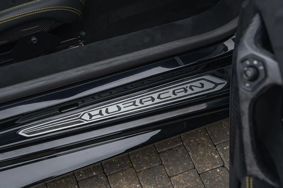 2018-lamborghini-huracan-52-performante-coupe-big-47